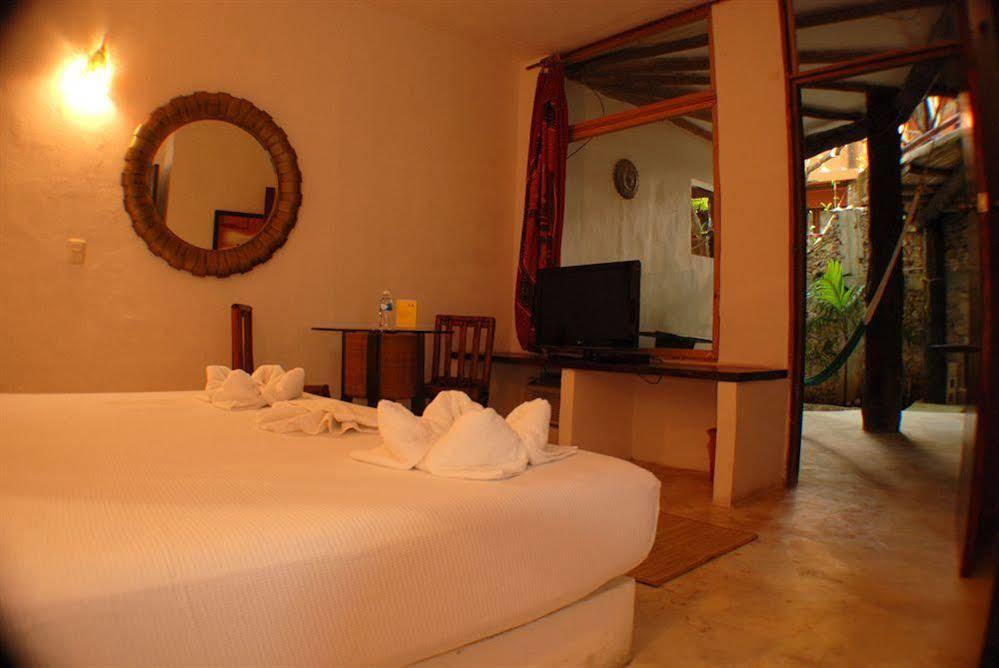 Siesta Fiesta - 5th Avenue 2*