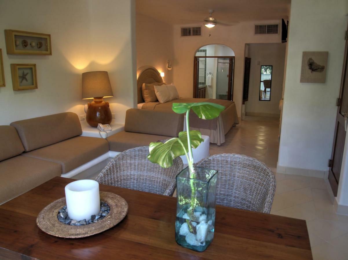Akumal 108 3 Bedroom Beachfront Second Floor Holiday home Tulum
