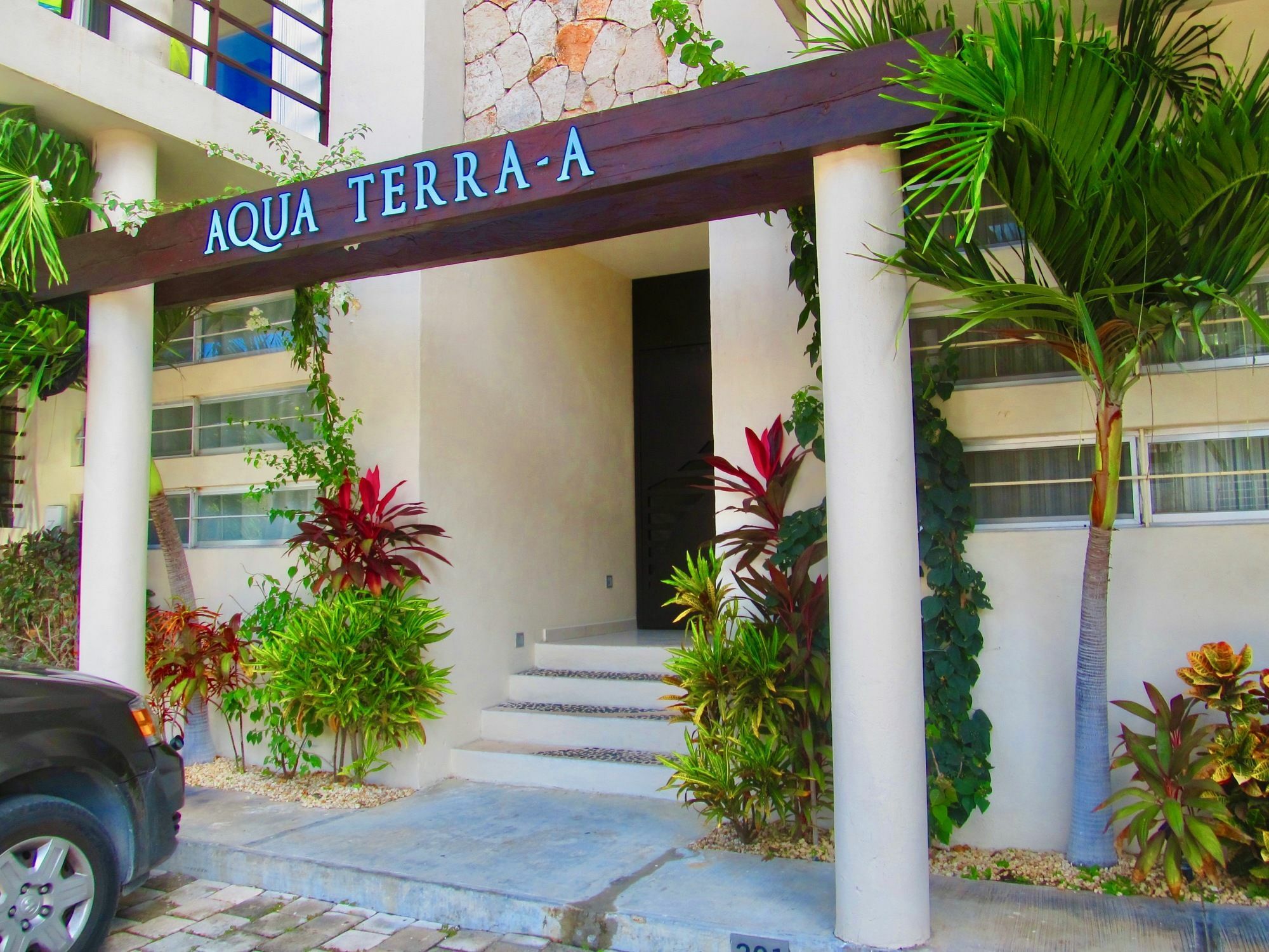Aqua Terra - Quiet Condo For 4 *