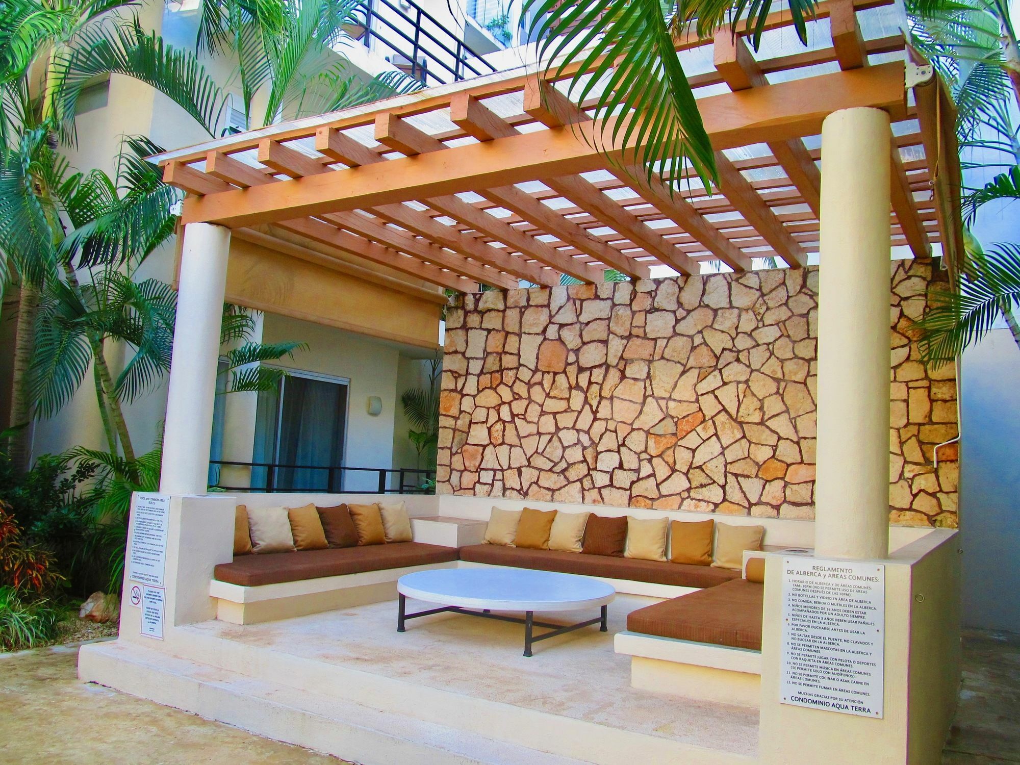Aqua Terra - Quiet Condo For 4 *