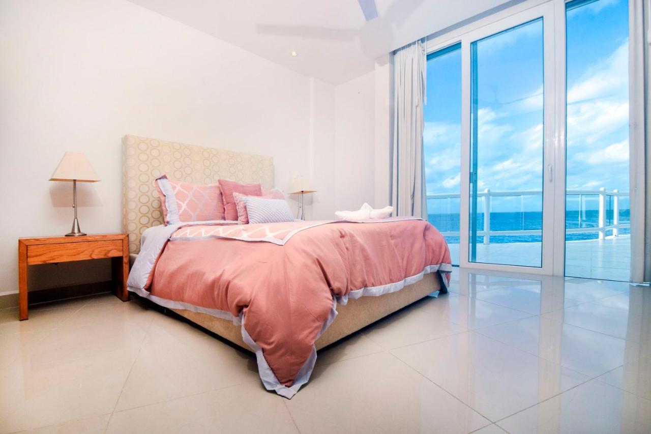 Peninsula Grand By Your Way Apartment *