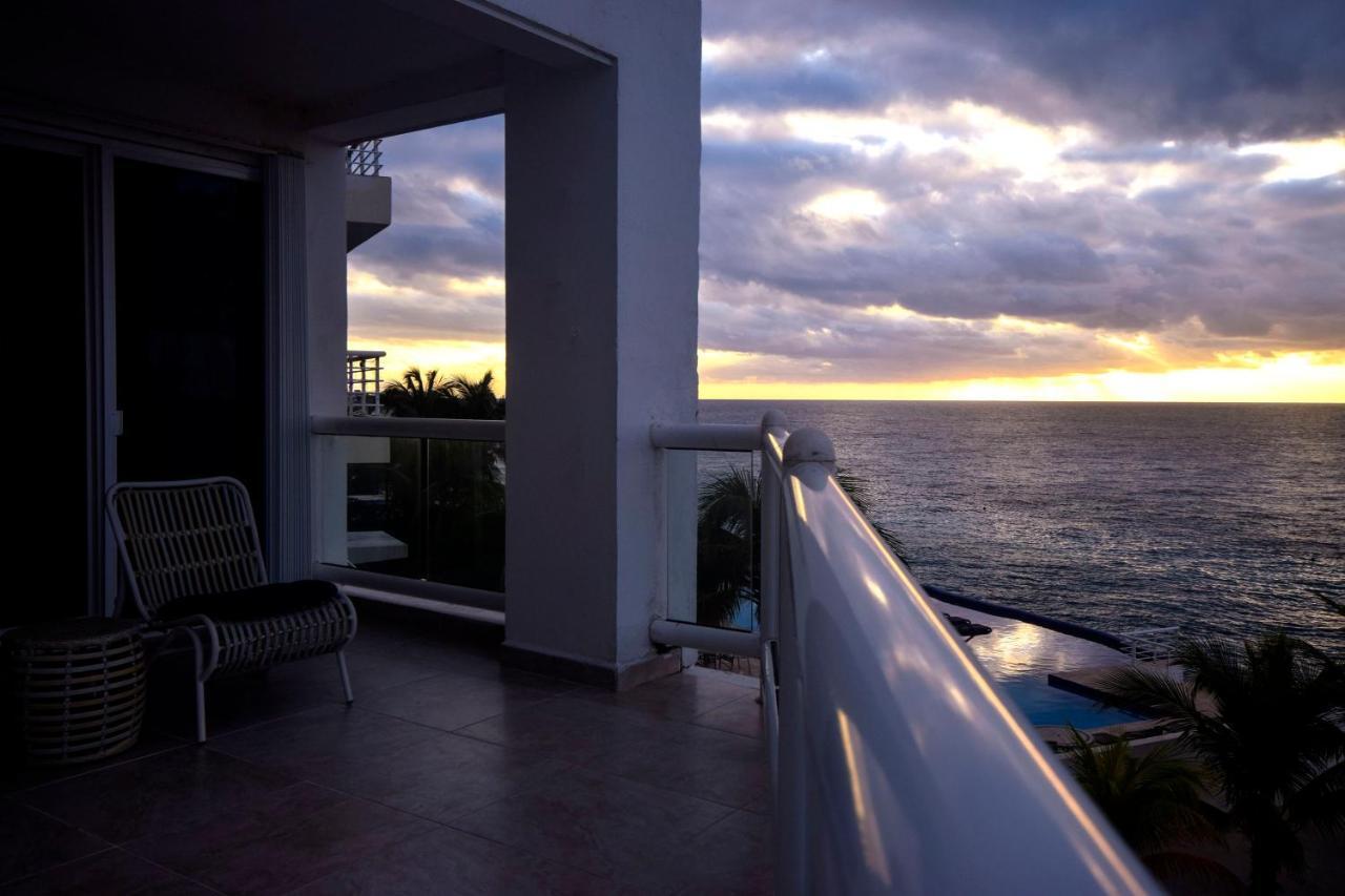 Peninsula Grand By Your Way Apartment *