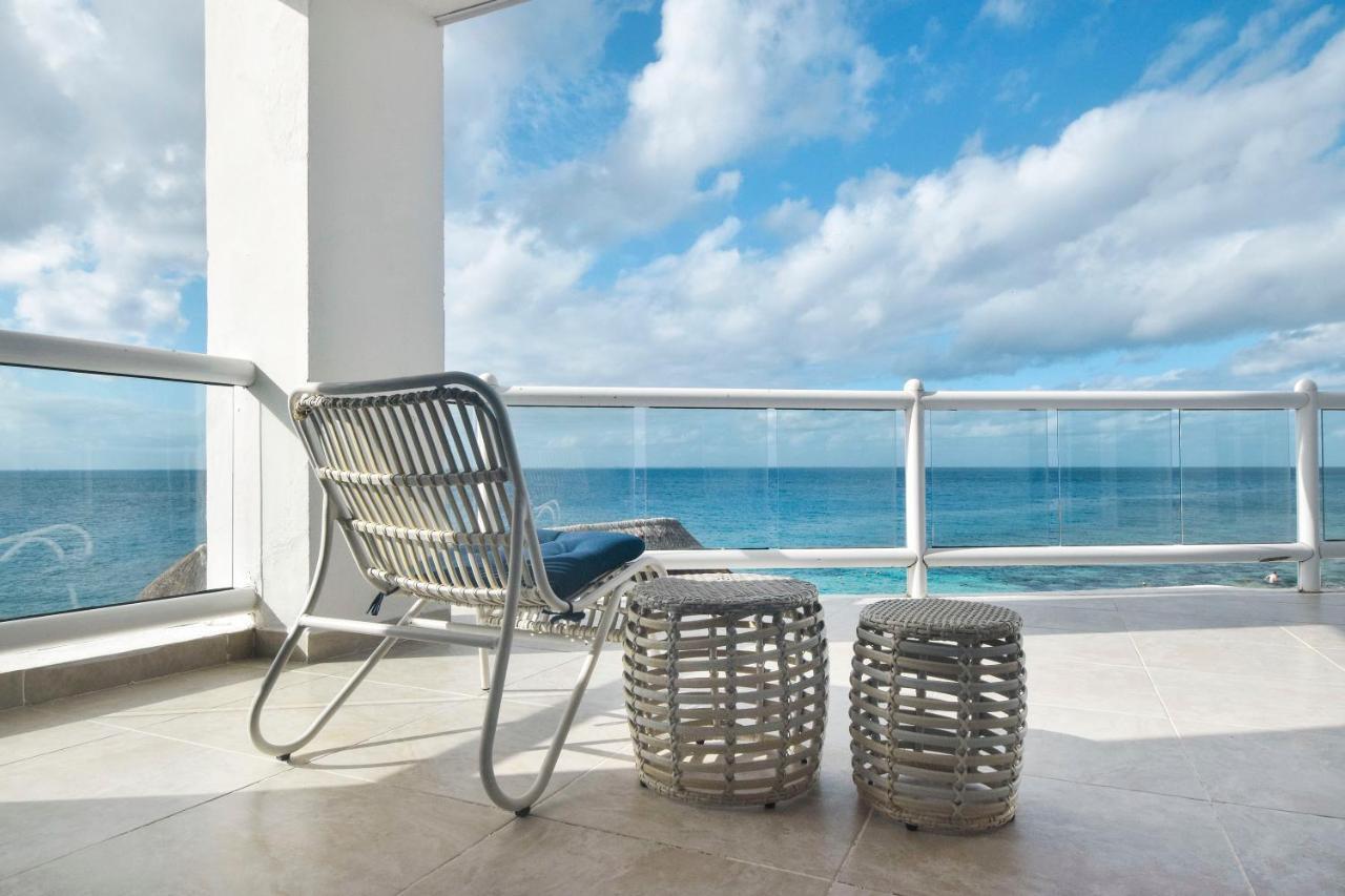 Peninsula Grand By Your Way Apartment *