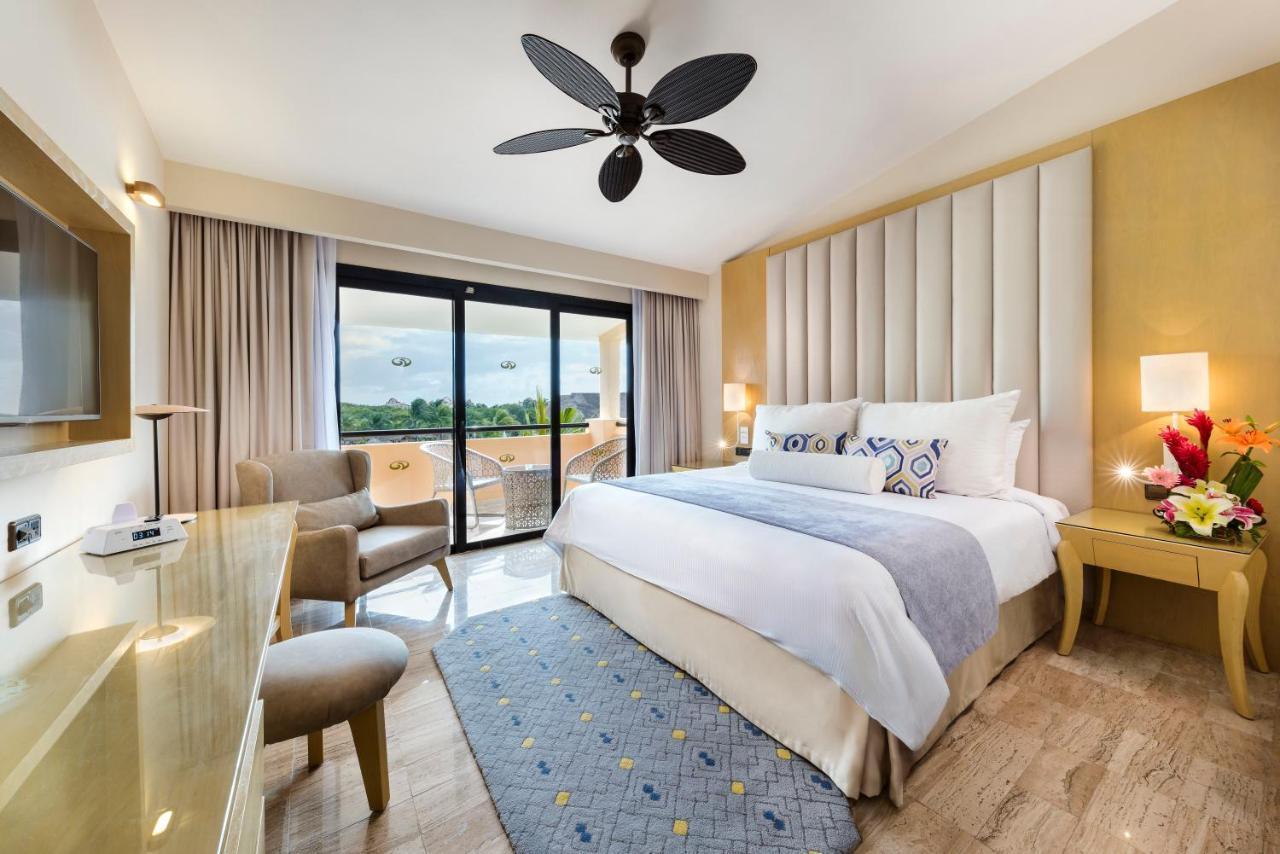 Grand Palladium White & Akumal