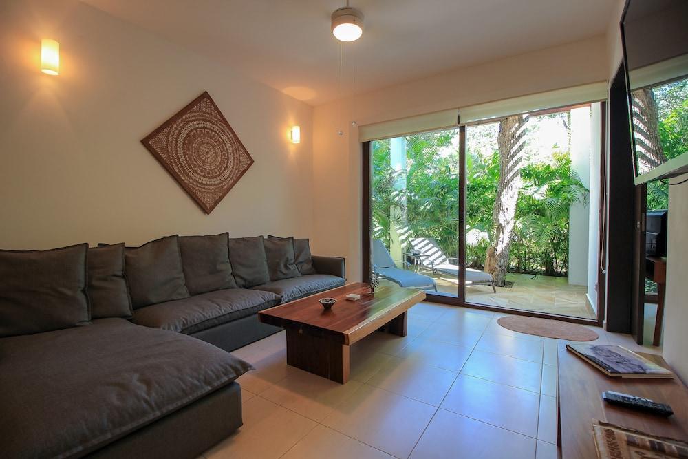 Apartment Exclusive 1 Bedroom Loft With Pool Facilites, High-Speed Internet And Free Parking In Akumal Akumal