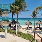 Hermosa Villa En Tulum Country Club Acceso A Playa
