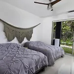 Angelina 28 Beachfront And Family Apartments - Modern And Relaxing Long Stays - 20 Min From Cancun Airport