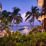 El Taj Oceanfront&Beachside Condo Hotel