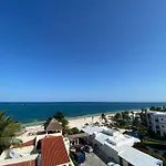 Bonita Habitacion Con Pequena Piscina A Aire Libre