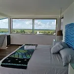 Bonita Habitacion Con Pequena Piscina A Aire Libre