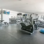 Stylish Condo, Central Location & Impressive Pools