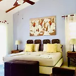 Deluxe Budget Balcony Room With Swimming Pool Air Conditioning And Parking