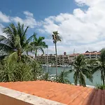 Casa Con Vista A La Marina, A Unos Pasos De La Playa