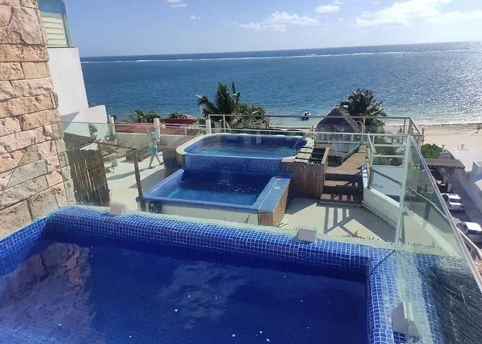 Bonita Habitacion Con Pequena Piscina A Aire Libre