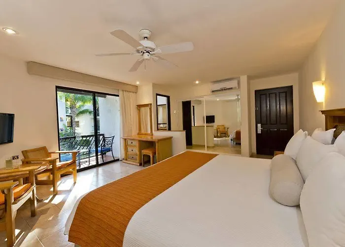 The Reef Playacar Beach Resort & Spa