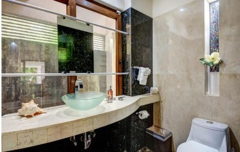 Amazing Hacienda For 14 Guests! Steps To The Beach! Pousada