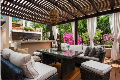 Amazing Hacienda For 14 Guests! Steps To The Beach! Pousada *