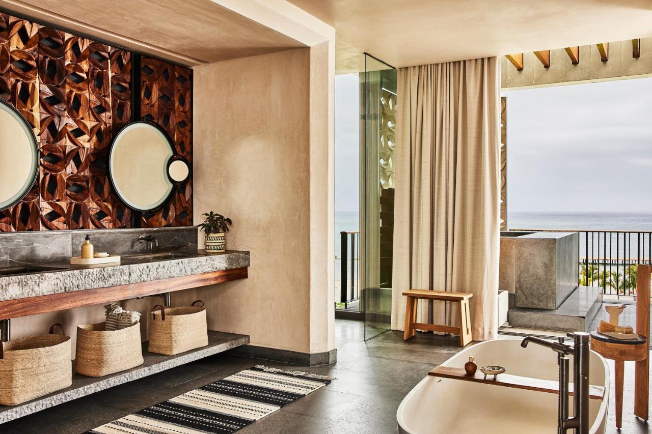 Hotel Etéreo, Collection