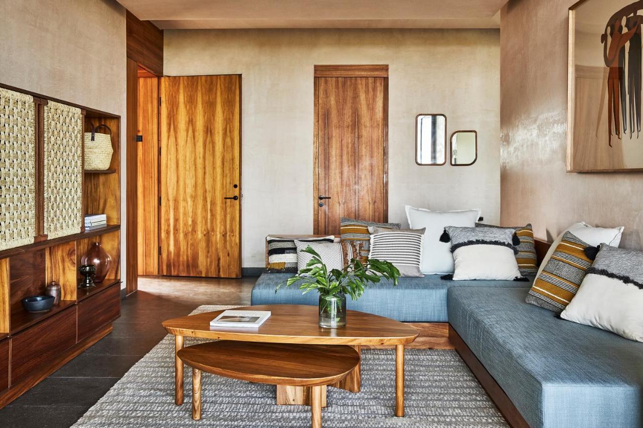 Hotel Etéreo, Collection
