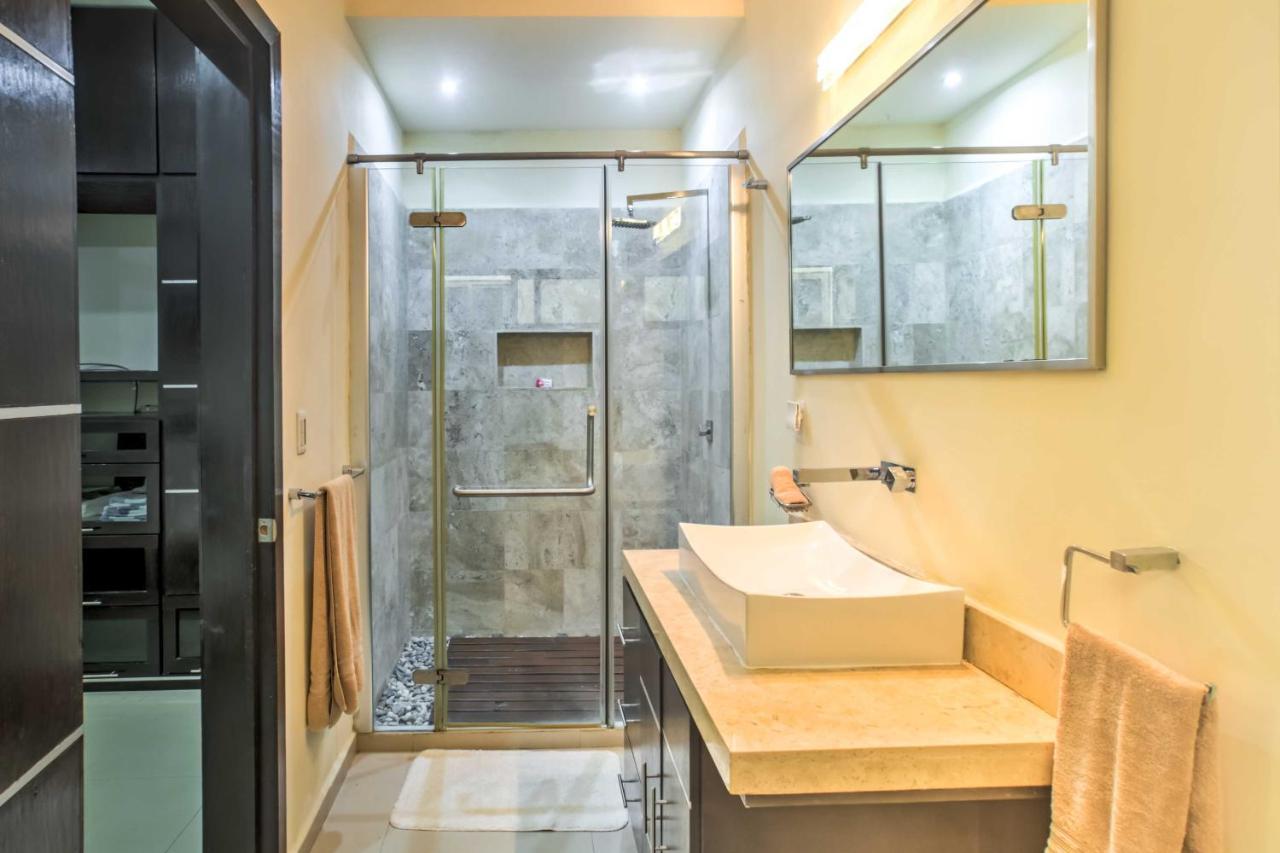 Apartment Luxury Penthouse With Rooftop Pool - Walk To Beach!