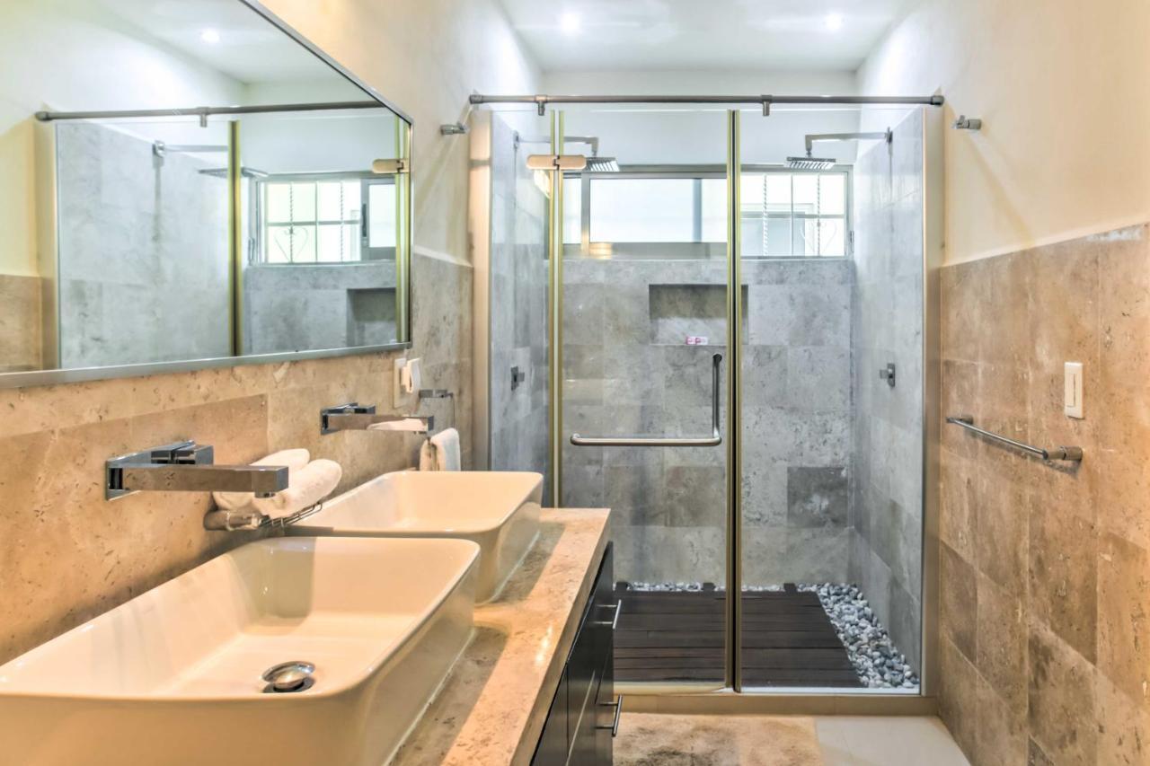 Apartment Luxury Penthouse With Rooftop Pool - Walk To Beach! *