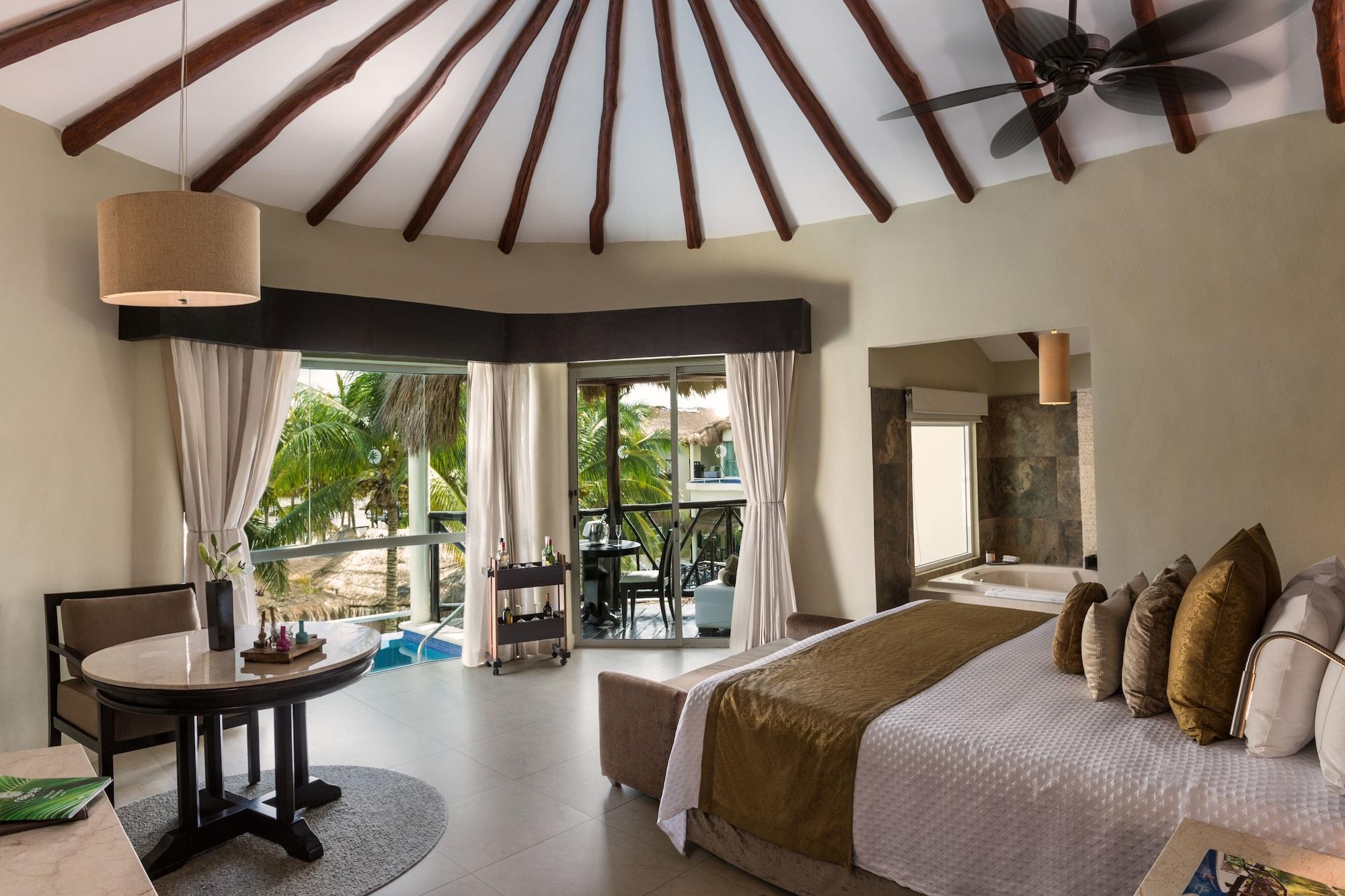 El Dorado Casitas Royale Catamaran, Cenote & Inclusive (adults Only)