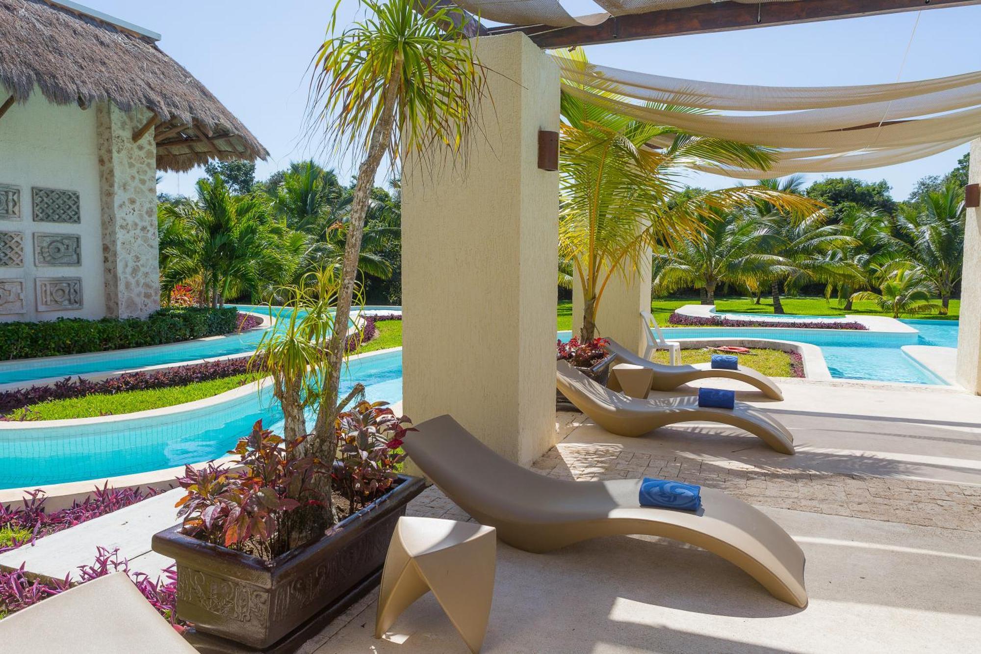 Family Selection At Grand Palladium Kantenah & 5* Akumal