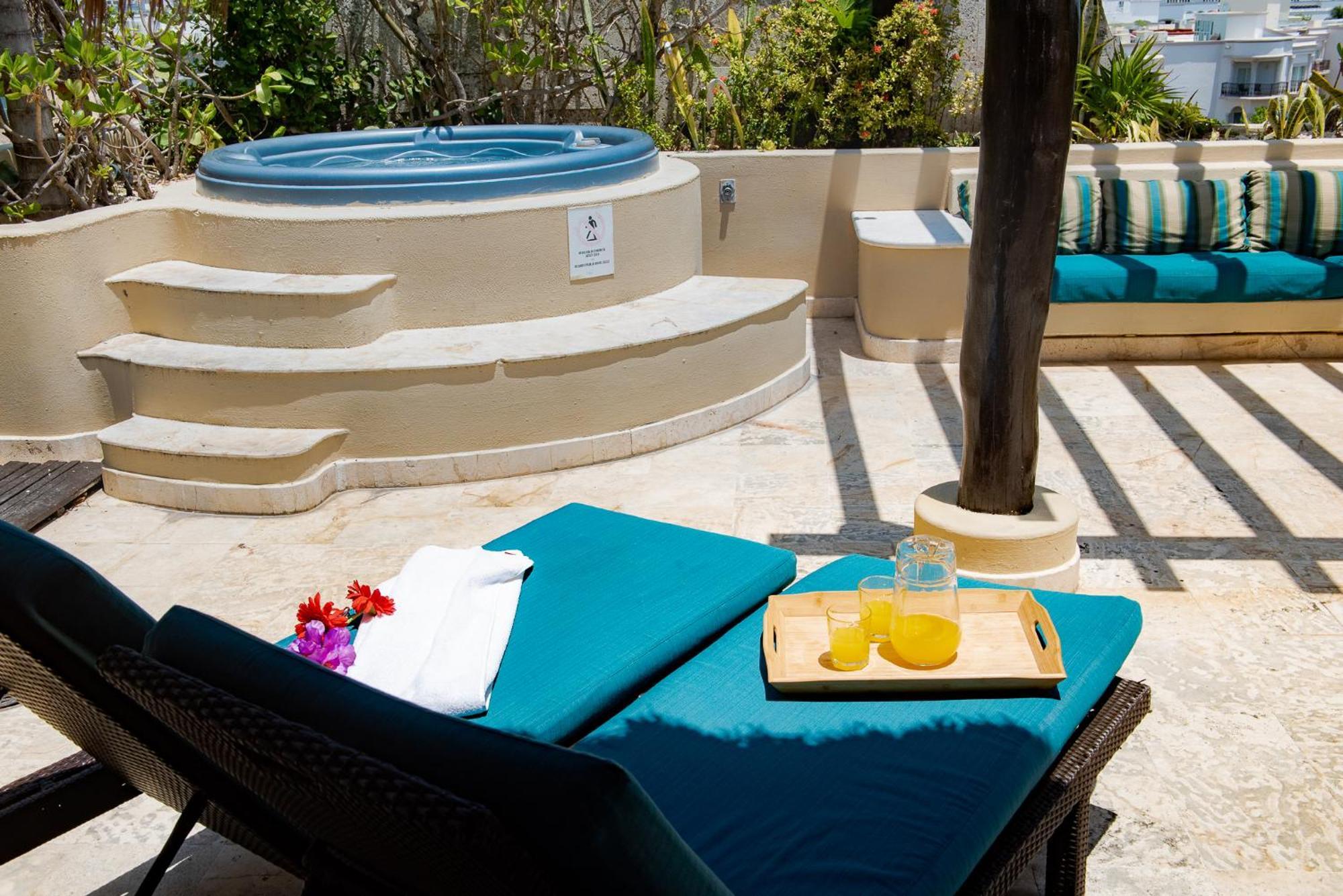 El Taj Oceanfront&beachside Hotel 4*