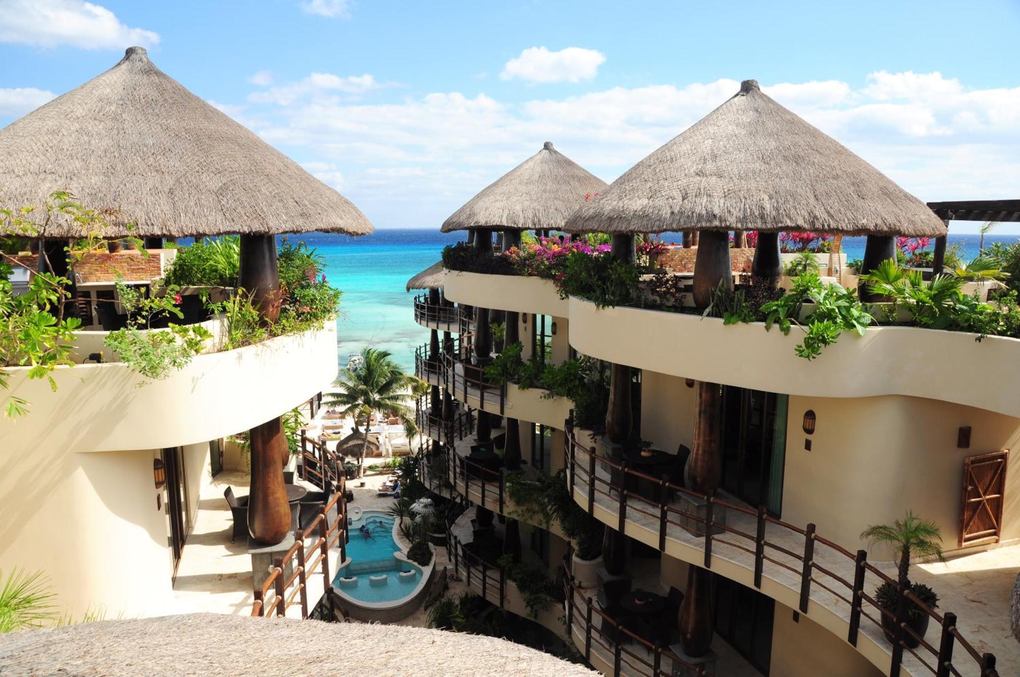 Hotel El Taj Oceanfront&beachside 4*