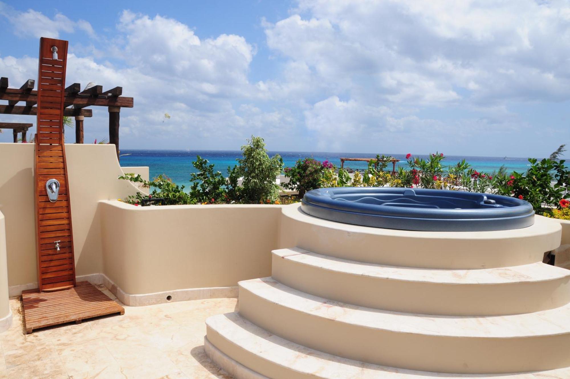 Hotel El Taj Oceanfront&beachside