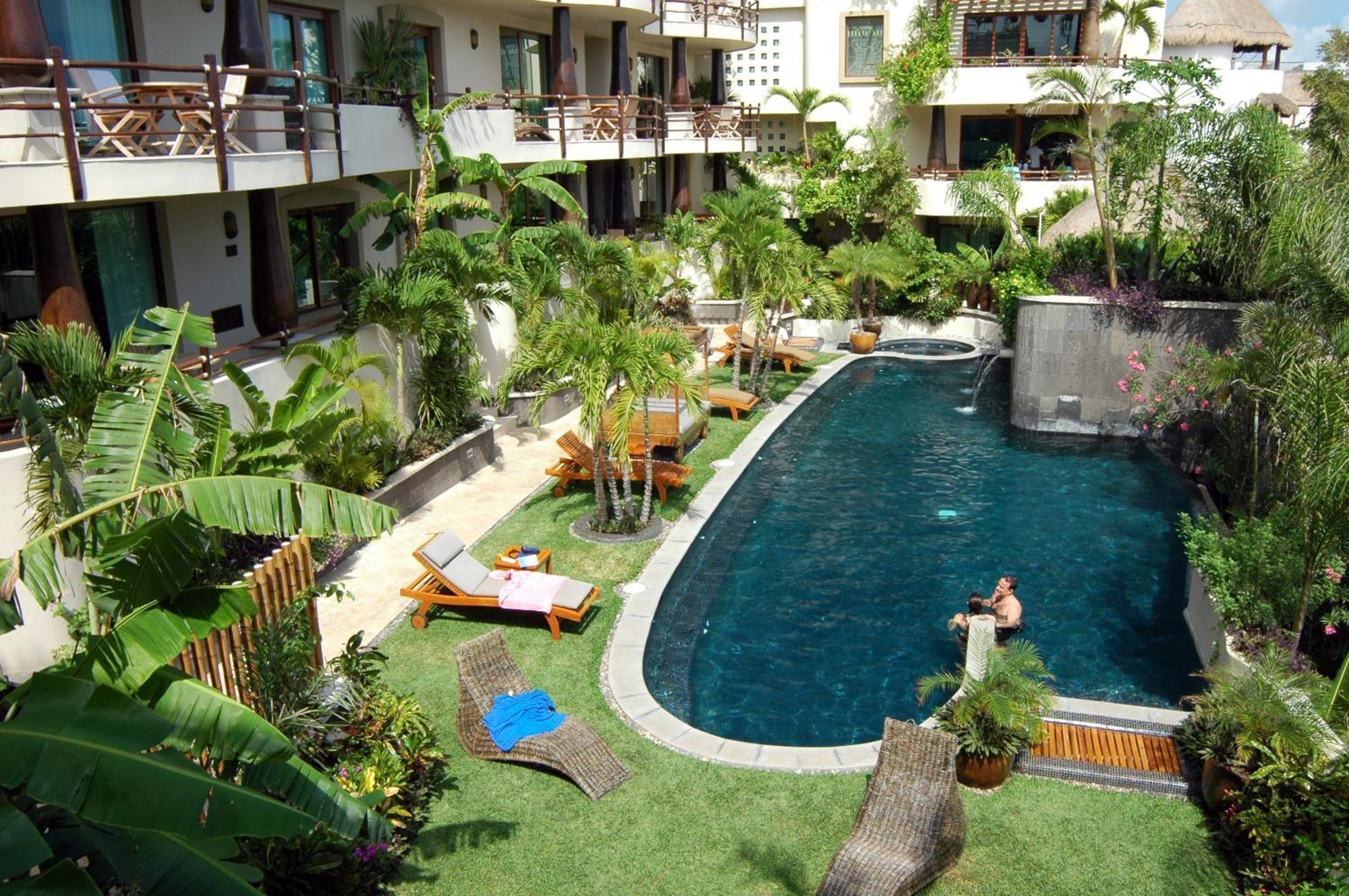 Hotel El Taj Oceanfront&beachside