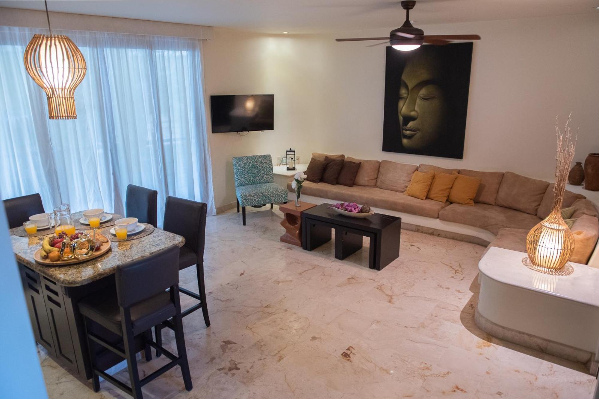 El Taj Oceanfront&beachside Hotel