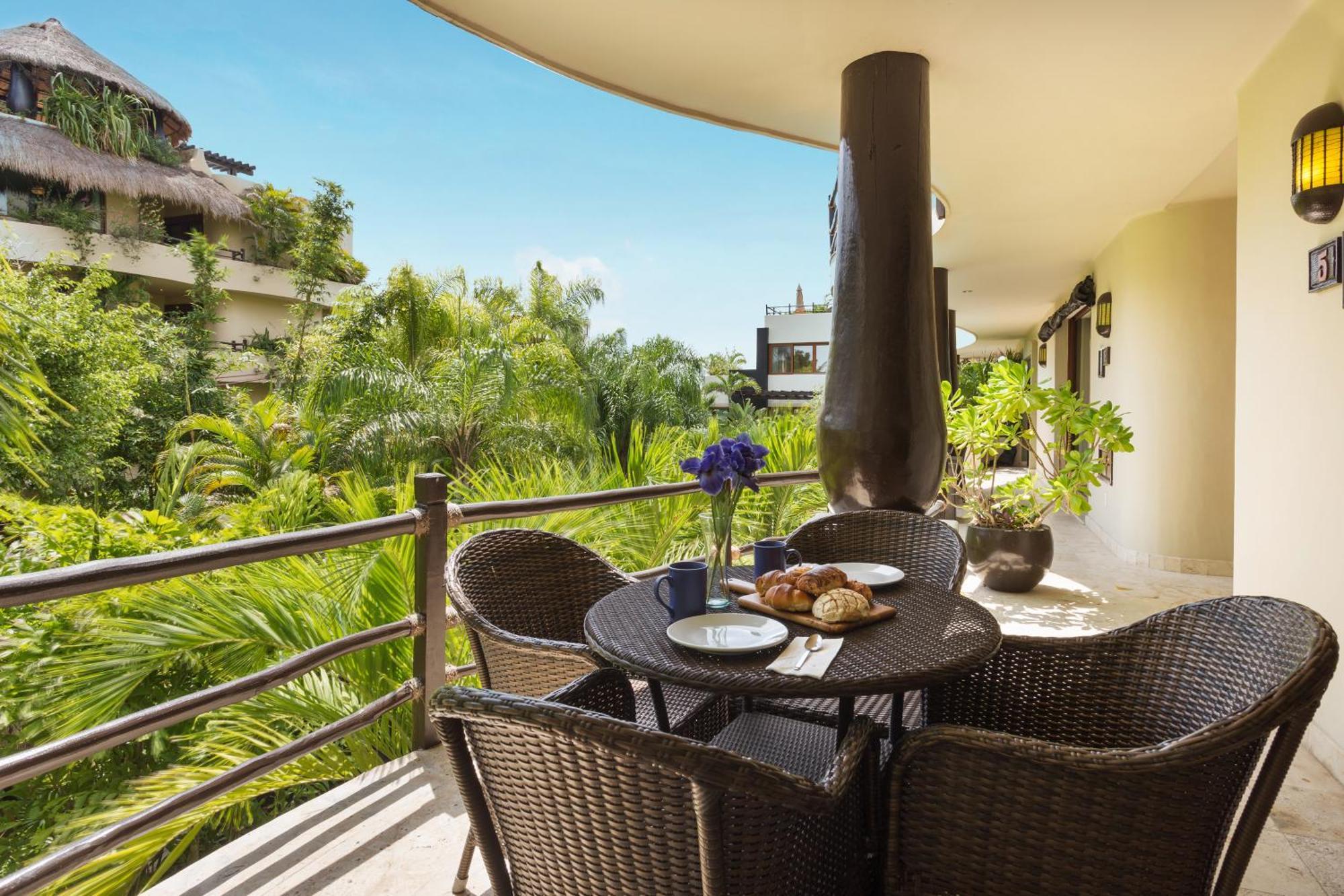 El Taj Oceanfront&beachside Hotel 4*
