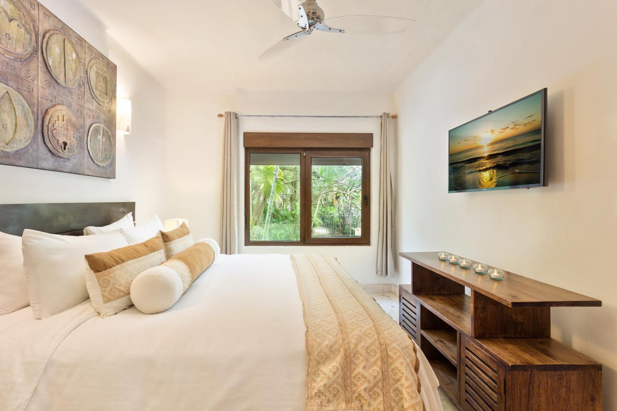 El Taj Oceanfront&beachside Hotel