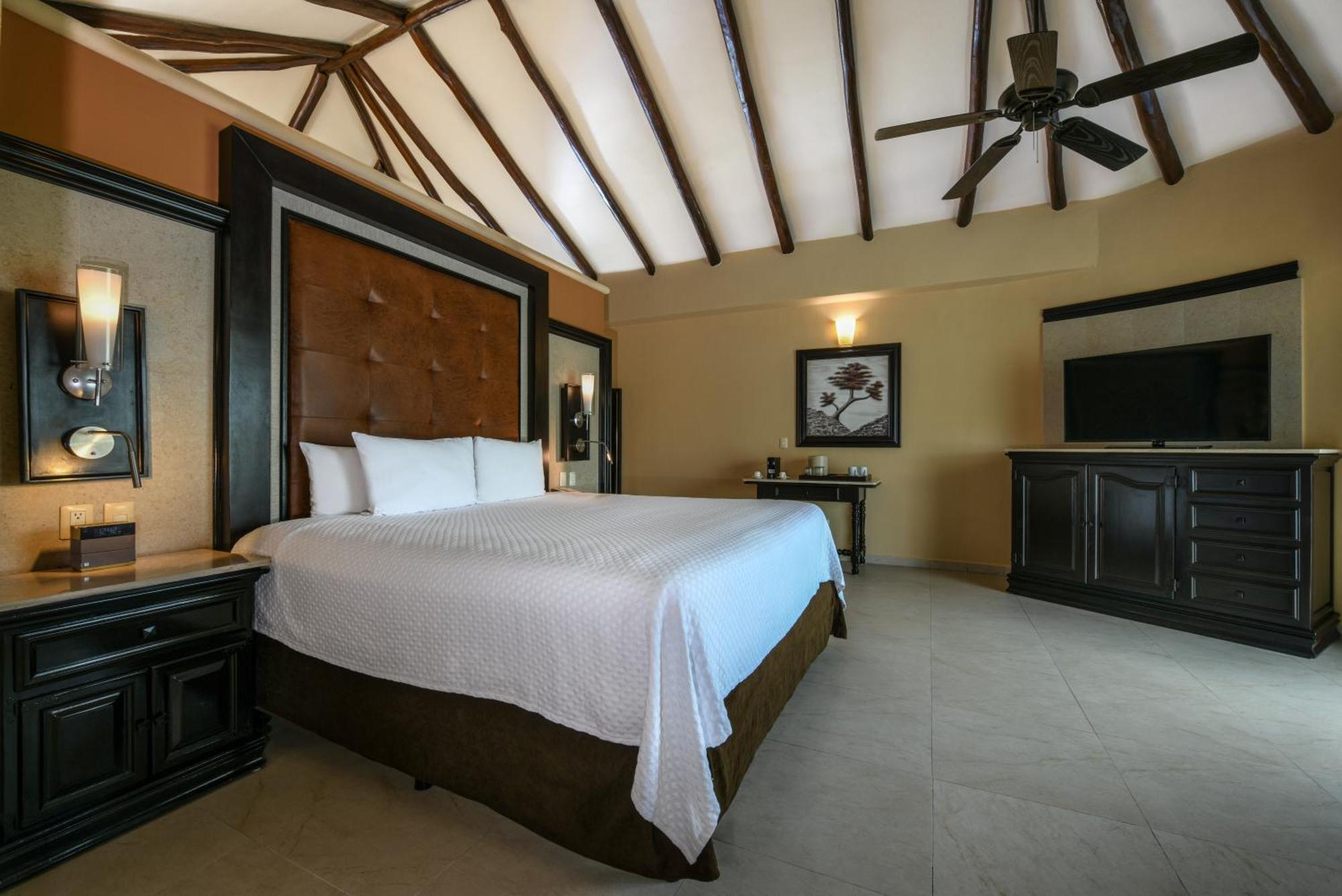 El Dorado Casitas Royale Catamaran, Cenote & Inclusive (adults Only)