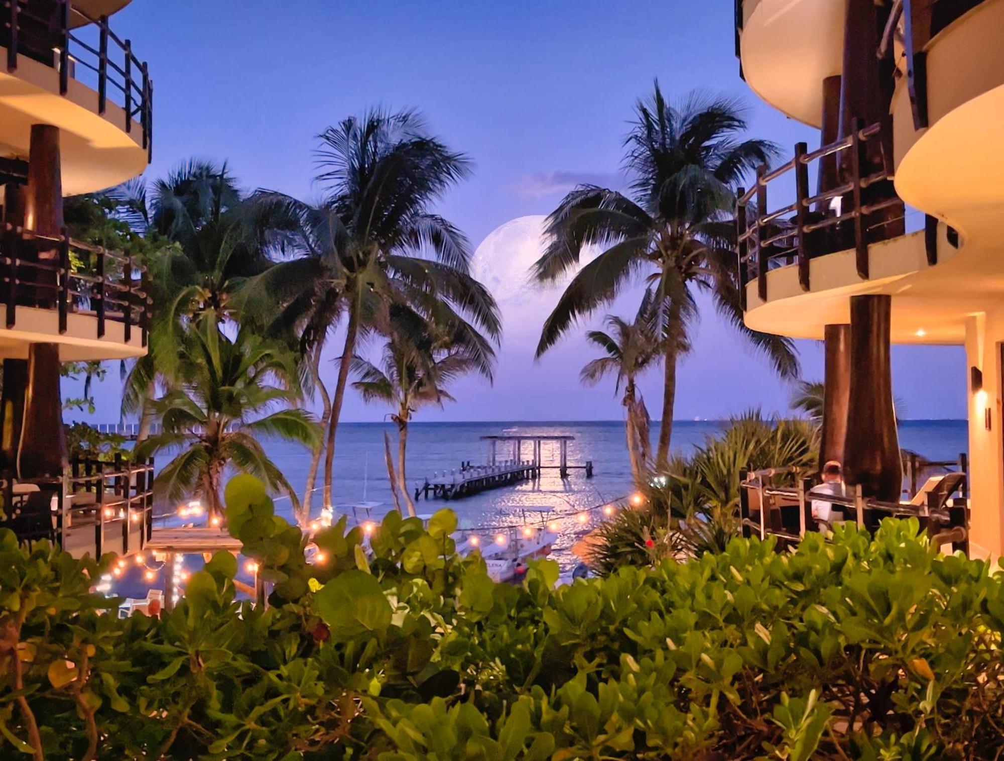 El Taj Oceanfront&beachside Hotel