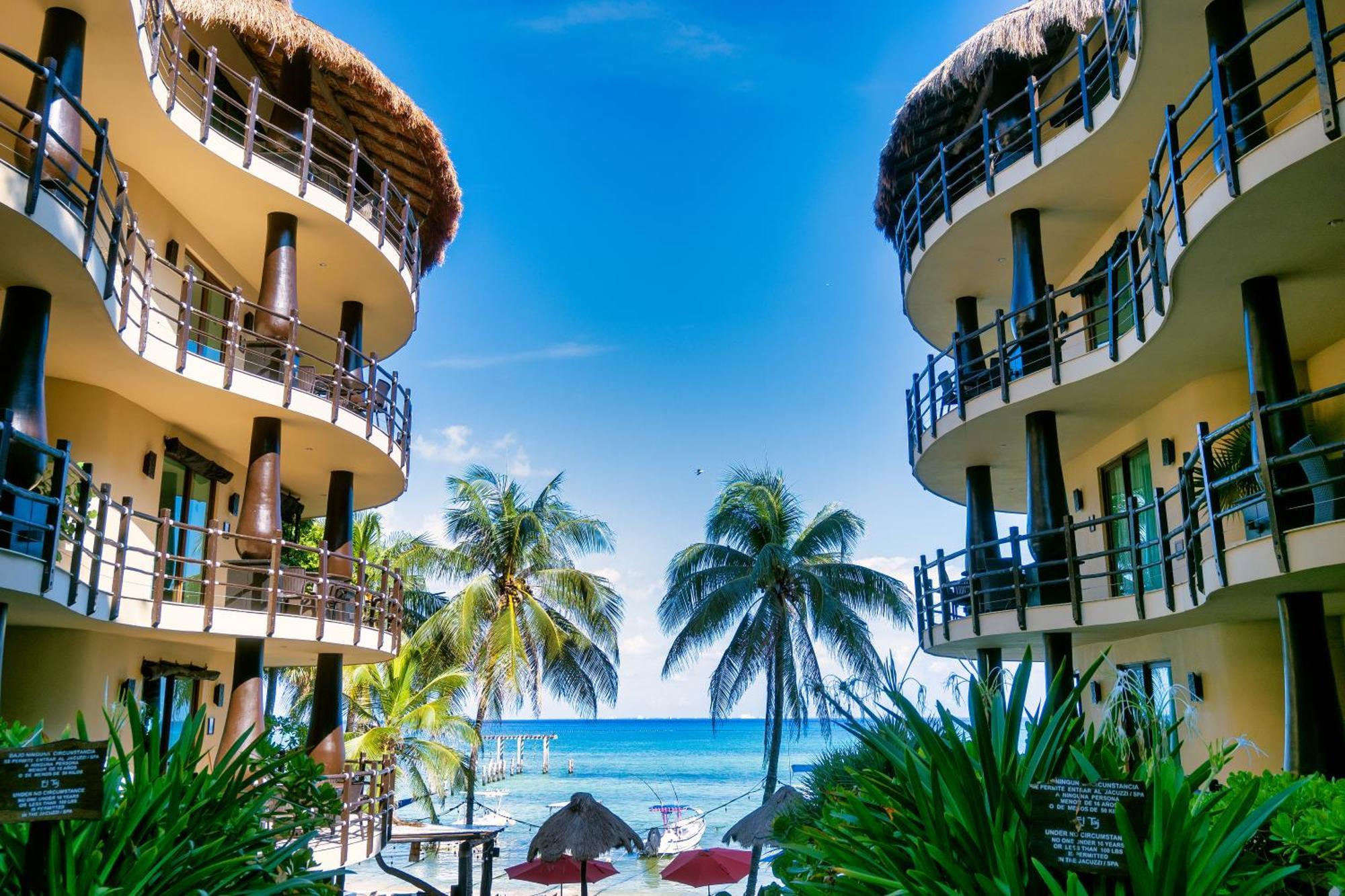 El Taj Oceanfront&beachside Hotel 4*