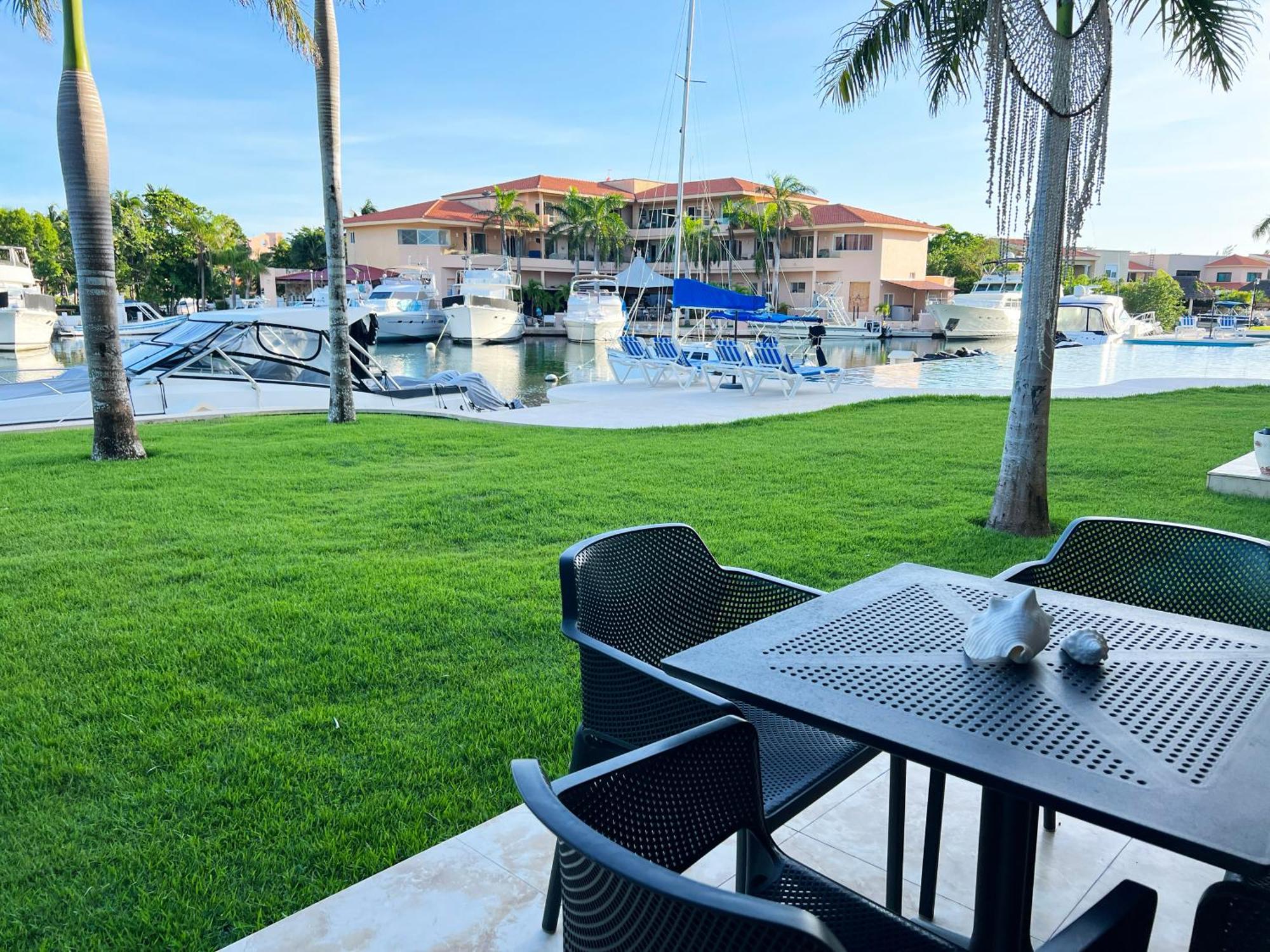 Ground Floor Paradise With Marina View And Pool Paddleboard Included *