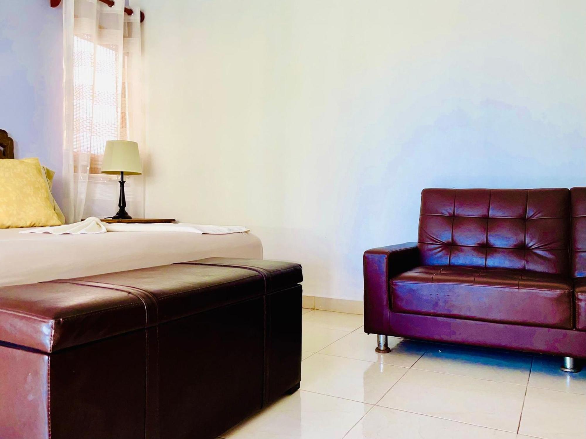 Deluxe Budget Balcony With Swimming Pool Air Conditioning And Parking 3*