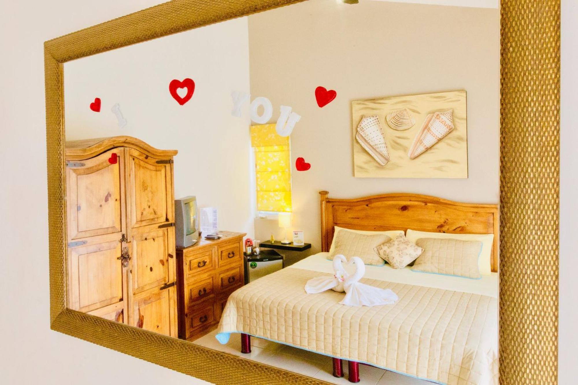 Deluxe Budget Balcony With Swimming Pool Air Conditioning And Parking Guest house 3*