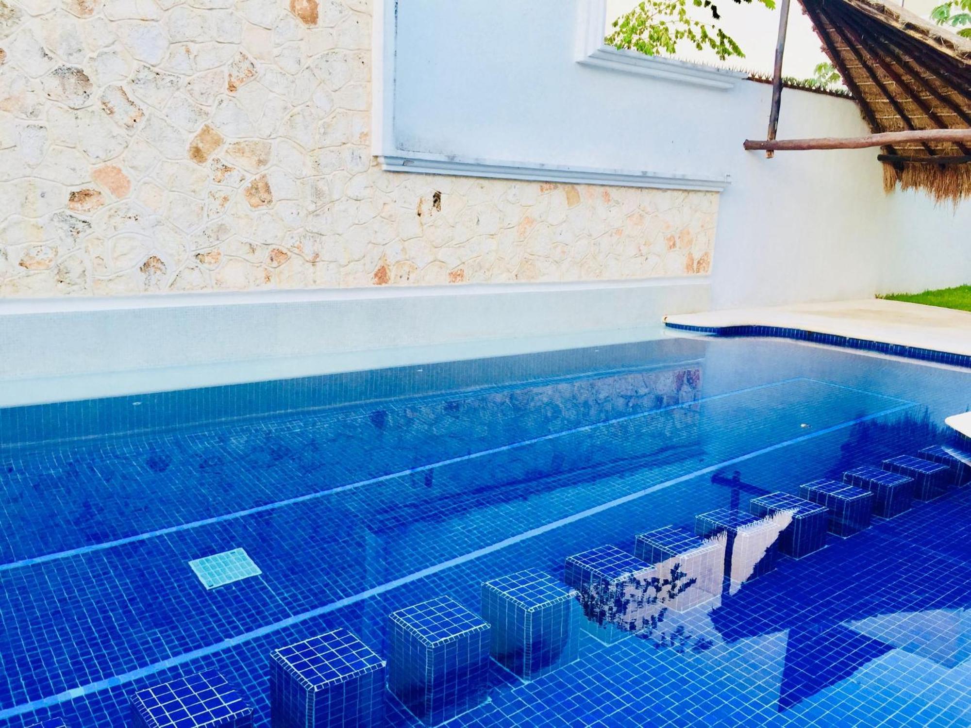Guest house Deluxe Budget Balcony With Swimming Pool Air Conditioning And Parking 3*