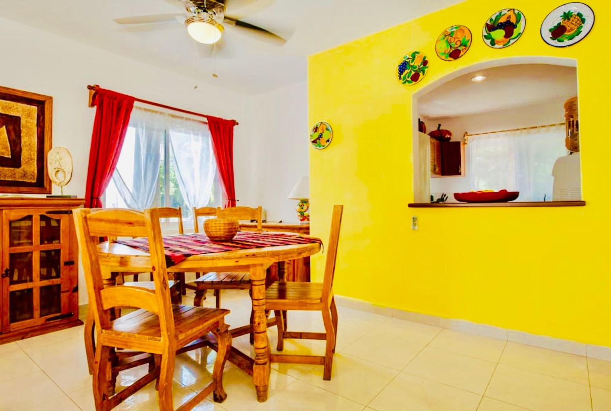 Deluxe Budget Balcony With Swimming Pool Air Conditioning And Parking Guest house Playa del Carmen