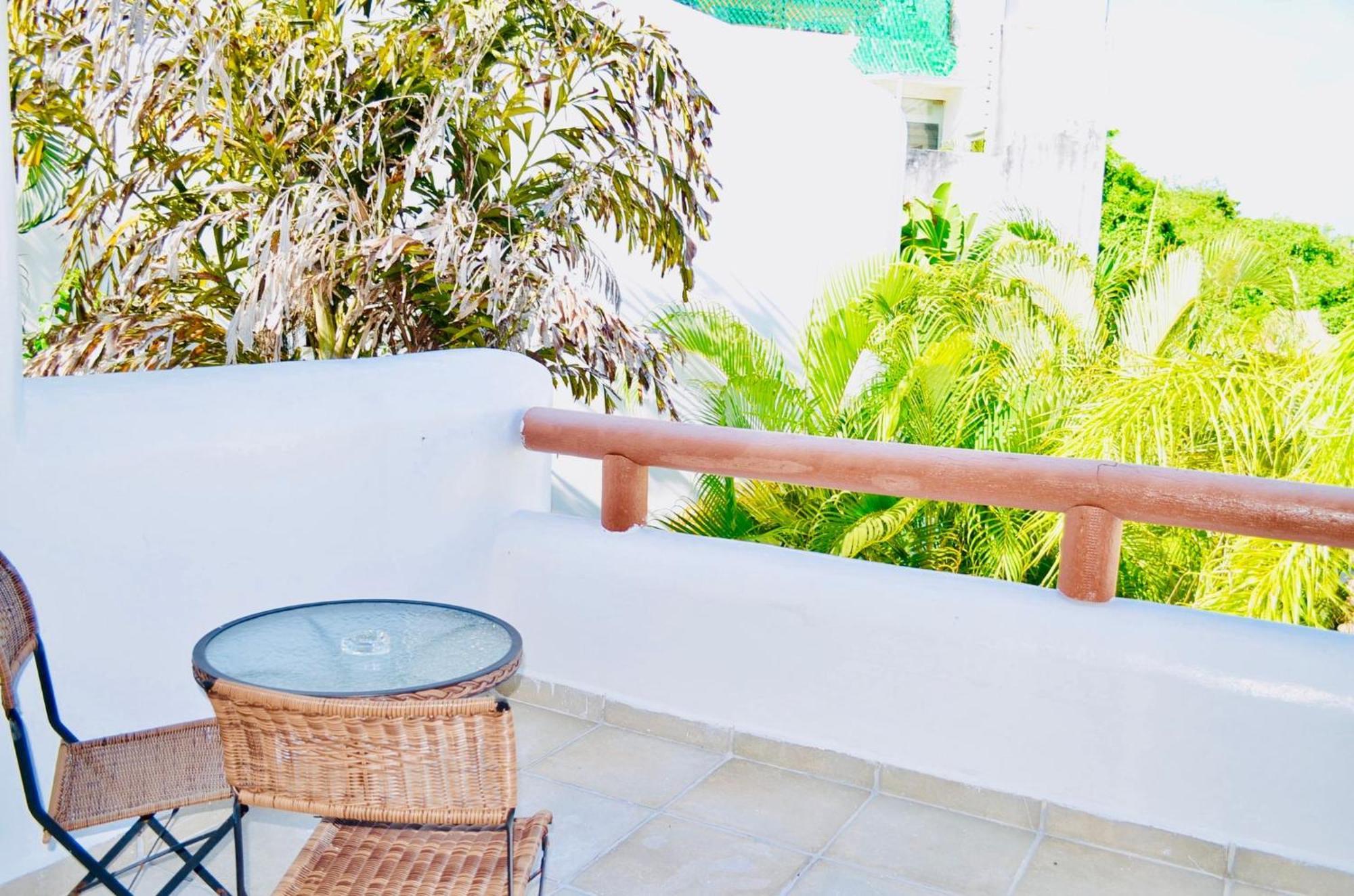 Guest house Deluxe Budget Balcony With Swimming Pool Air Conditioning And Parking Playa del Carmen