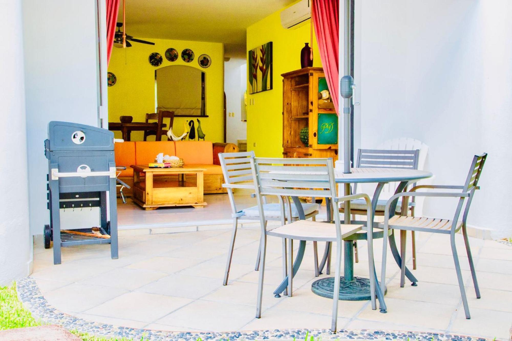 Deluxe Budget Balcony With Swimming Pool Air Conditioning And Parking Guest house 3*