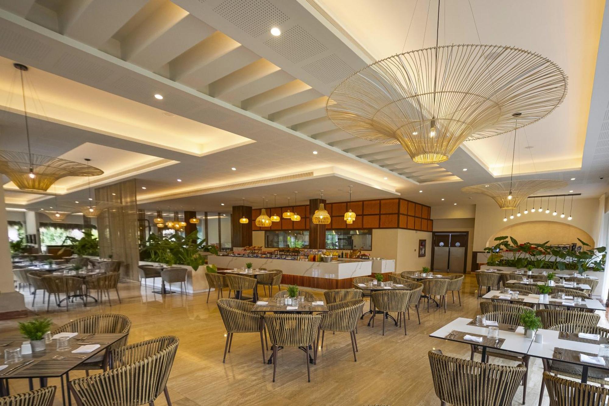Resort Family Selection At Grand Palladium Kantenah & 5*
