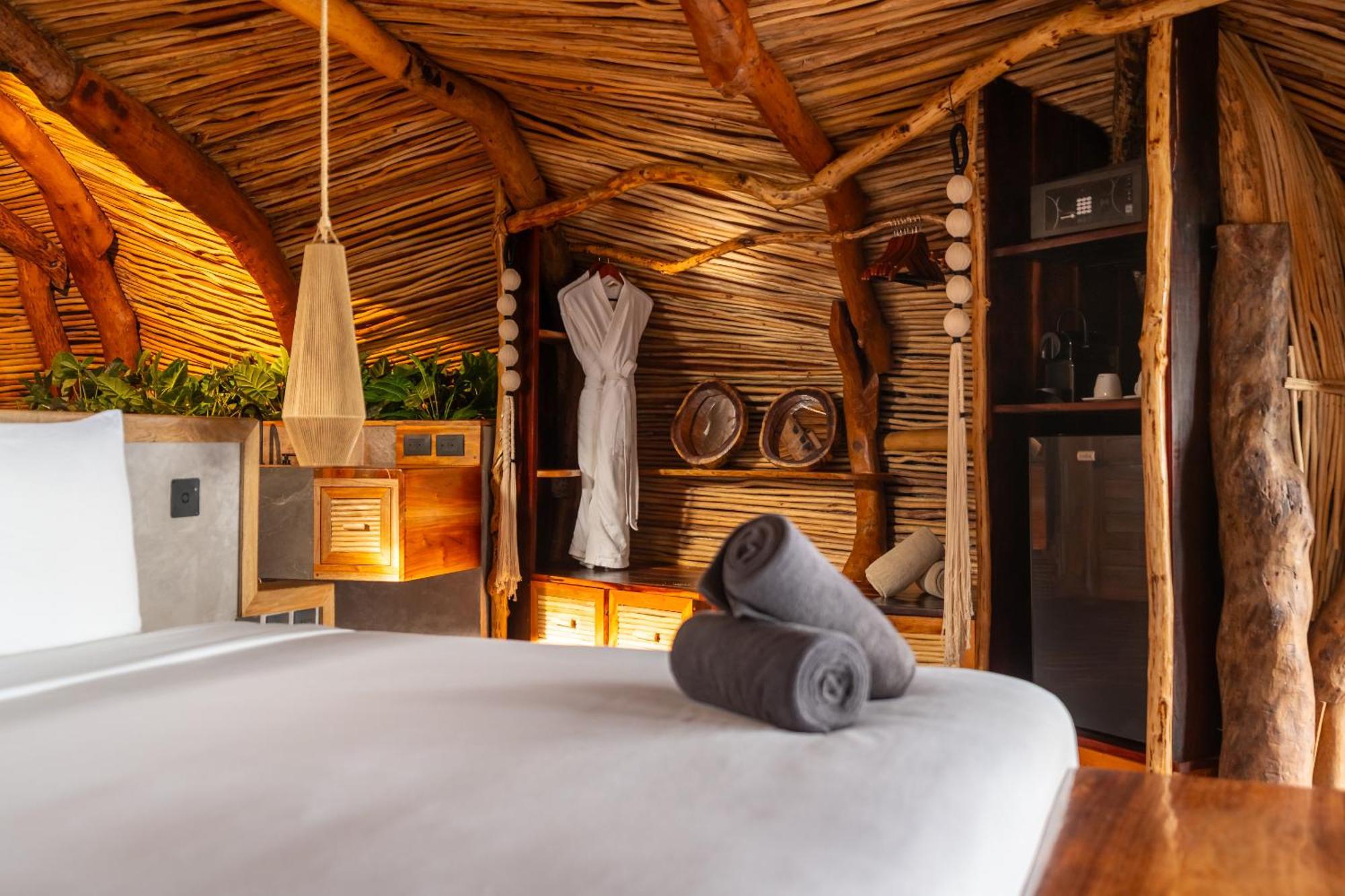 Hotel Kanan Treehouse, Rooftop, Club & - Adults Only