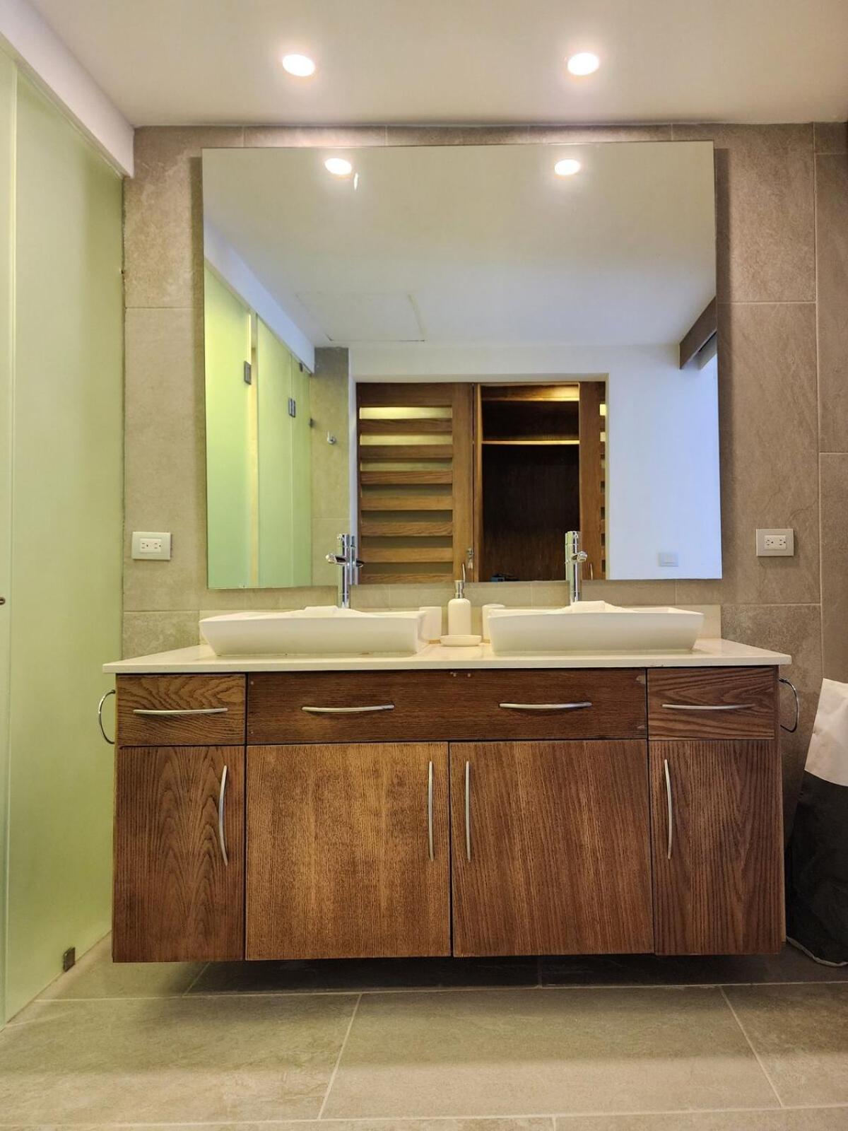 Mareazul Luxury Swim-up And Private Club Apartment