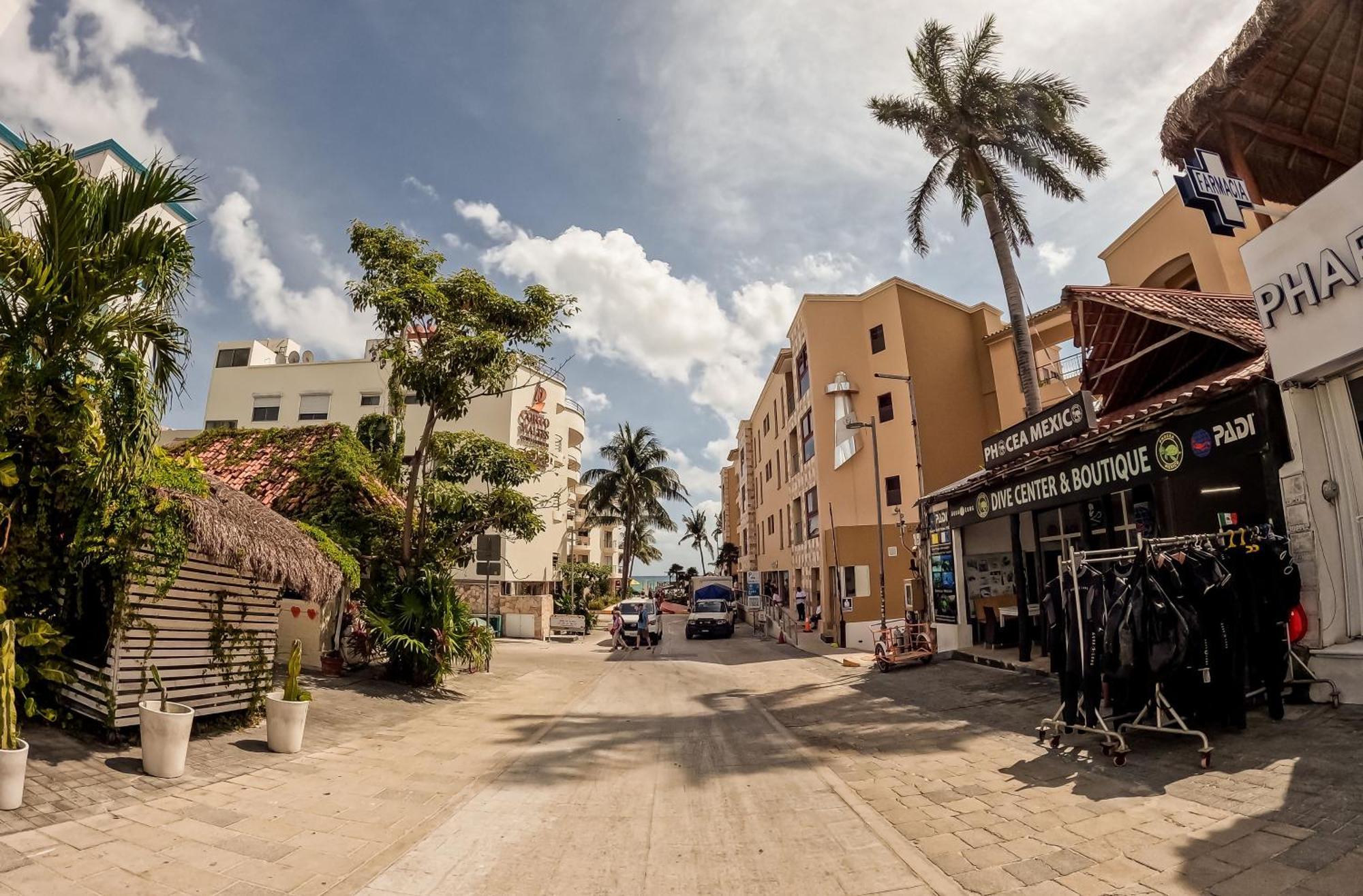 Beachfront Chic At El Faro Apartment Playa del Carmen