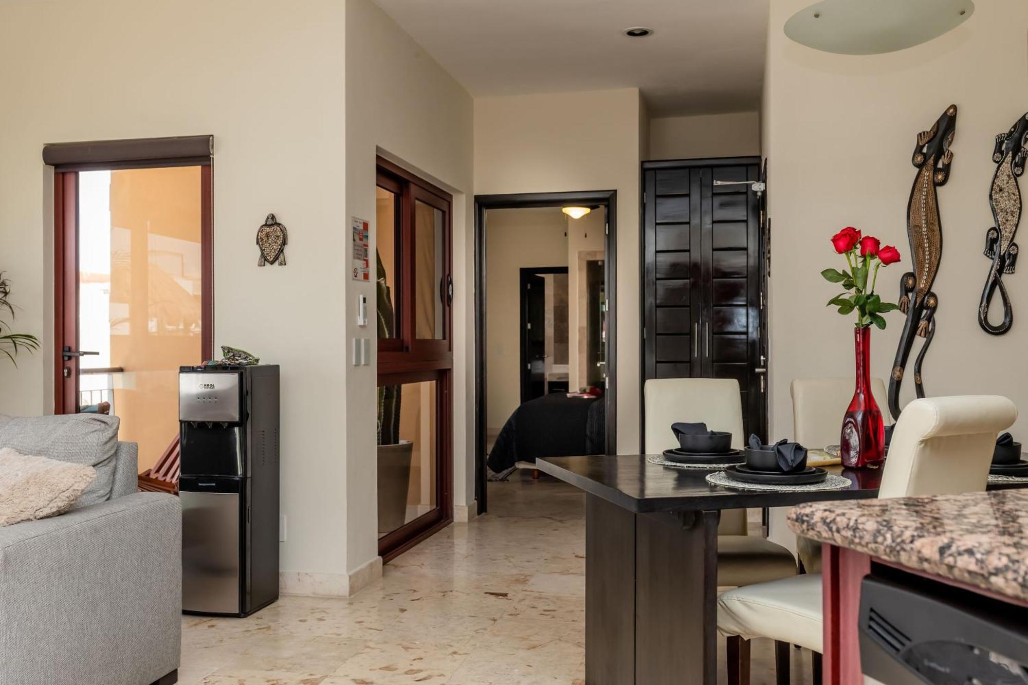 Beachfront Chic At El Faro Apartment *