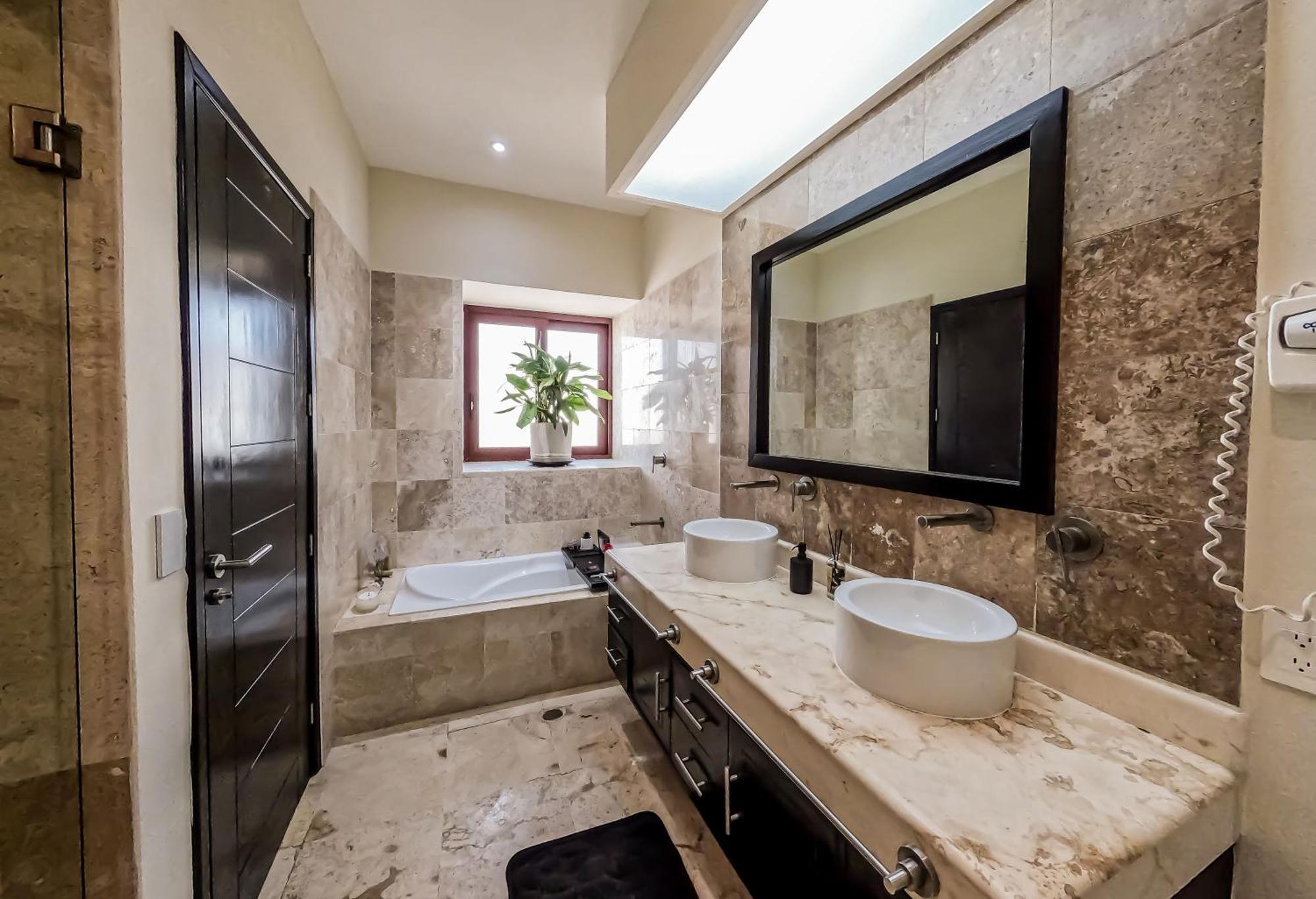 Beachfront Chic At El Faro Apartment